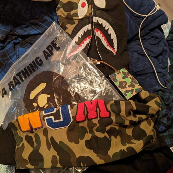 Bape shark hoodie - Picture 2 of 4